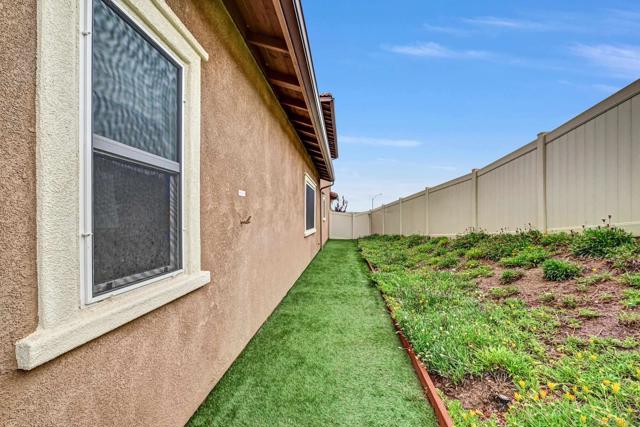441 Ventasso Way, Fallbrook CA: https://media.crmls.org/mediaz/f16f1e80-2316-440c-b1df-9e1bef41a9b5.jpg
