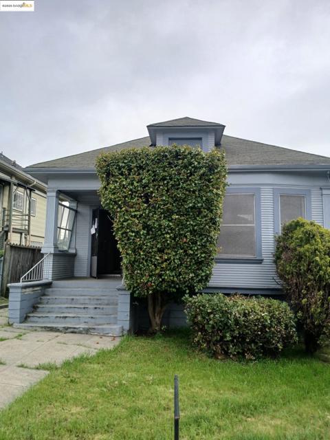 4075 Mera St, Oakland CA: https://media.crmls.org/mediaz/f16f4dee-67e3-4cc2-912c-5f16be8835ef.jpg