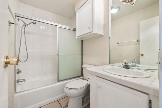 39551 Hidden Water Place, Palm Desert CA: https://media.crmls.org/mediaz/f16fc6d0-cc9c-41b3-b779-69a6cf014fe9.jpg