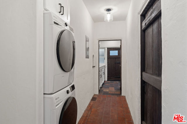 1304 1/2 N Harper Avenue, West Hollywood CA: https://media.crmls.org/mediaz/f16fef36-3154-4713-8657-c63bc9b0b22e.jpg