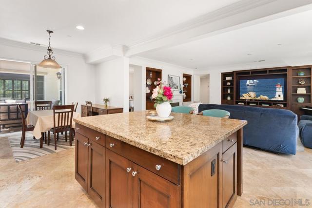 10237 Paseo De Linda, San Diego CA: https://media.crmls.org/mediaz/f1701396-ac15-4be0-ad2a-f78c2040d484.jpg