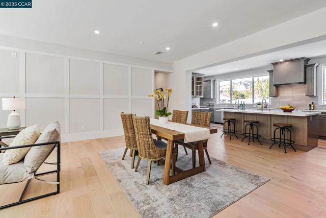 945 Yorkshire Ct, Lafayette CA: https://media.crmls.org/mediaz/f1706aa7-e97d-491e-b237-d7aafca0d898.jpg