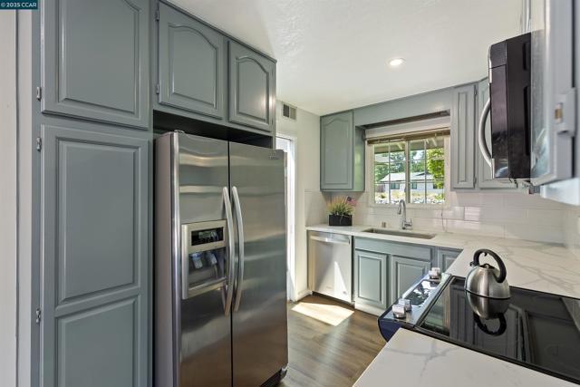 10 Maureen Ct, Pleasant Hill CA: https://media.crmls.org/mediaz/f170fded-6d0e-46db-be07-8b5da1442668.jpg