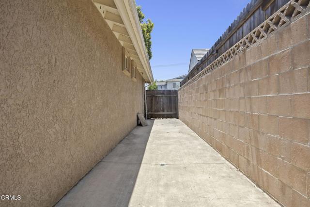 170 N Linden Drive, Ventura CA: https://media.crmls.org/mediaz/f1716df2-1912-4de7-910a-eb83b422fef5.jpg