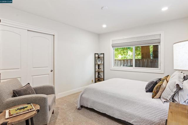 2142 Deer Oak Way, Danville CA: https://media.crmls.org/mediaz/f171cff5-e756-45aa-a99b-195f27bbbdb5.jpg
