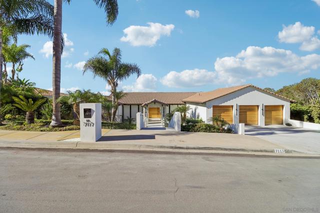 7117 Obelisco Cir, Carlsbad CA: https://media.crmls.org/mediaz/f1721eb0-13f5-4c4a-b949-130e6ef3f676.jpg