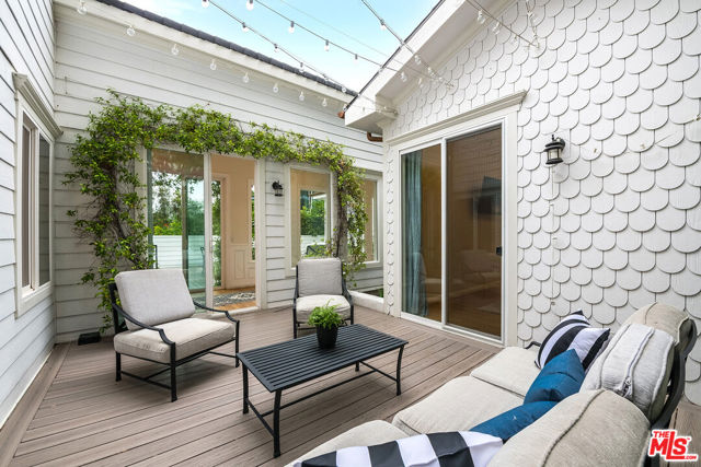 14539 Valley Vista Boulevard, Sherman Oaks CA: https://media.crmls.org/mediaz/f1724b1b-6e73-4f9d-94a9-dd79c59f7774.jpg