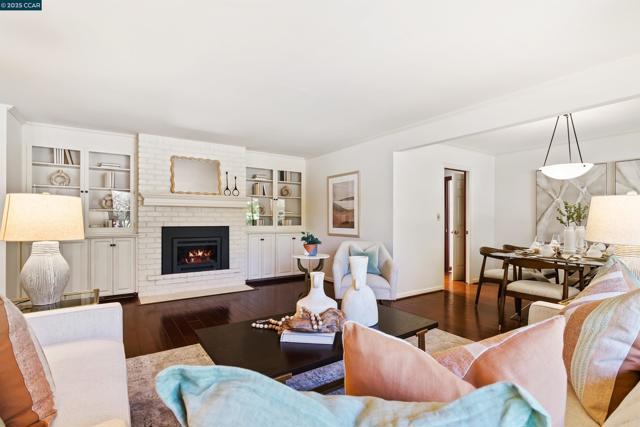372 El Divisadero Ave, Walnut Creek CA: https://media.crmls.org/mediaz/f172d116-8e64-490d-8731-c74640edacf3.jpg