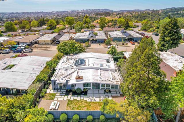 5893 Highwood Rd, Castro Valley CA: https://media.crmls.org/mediaz/f1730b8d-66bb-4e1e-b9d3-587cc3e4ccde.jpg