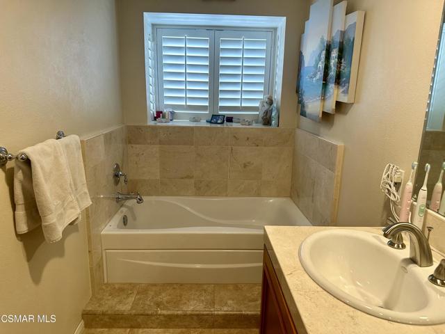1961 Mccrea Road, Thousand Oaks CA: https://media.crmls.org/mediaz/f17319bb-465d-46e1-98f3-506ee905aff6.jpg