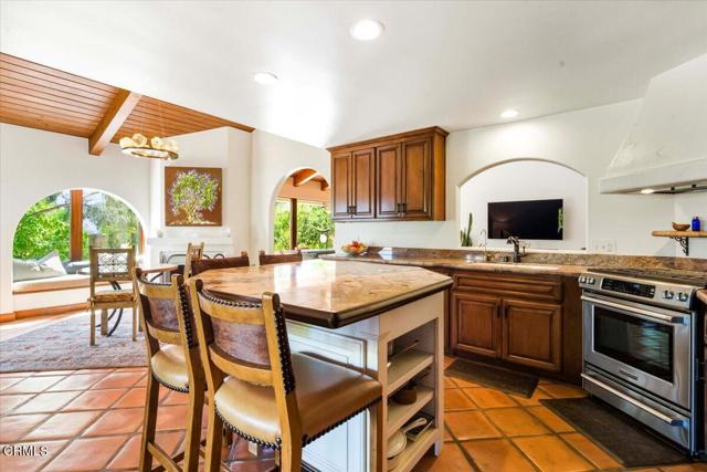 515 Del Oro Drive, Ojai CA: https://media.crmls.org/mediaz/f174e412-9b9f-46a6-991d-753a735a10f4.jpg