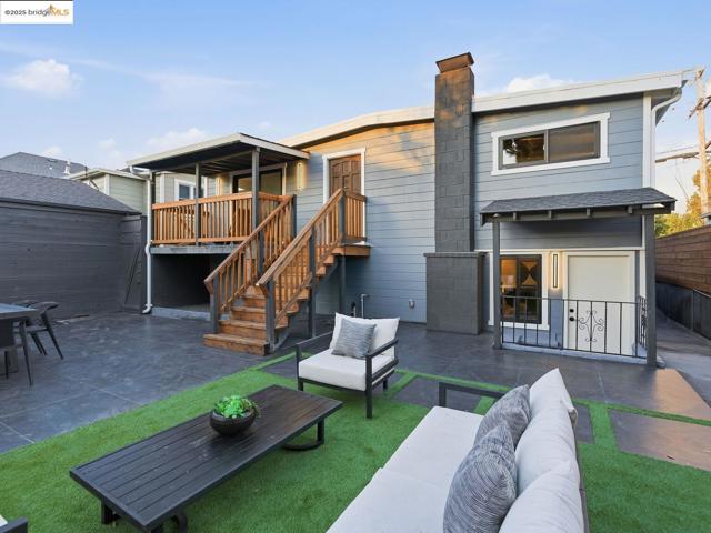 3274 Encinal Ave, Alameda CA: https://media.crmls.org/mediaz/f17507d5-a624-41de-8c18-e49ae04fac9a.jpg