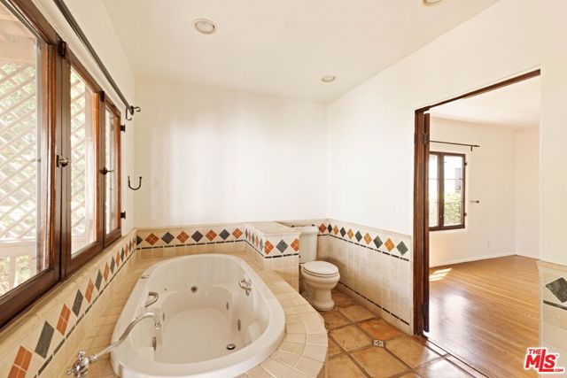 112 N Valley Street, Burbank CA: https://media.crmls.org/mediaz/f17556cd-fed4-4248-8ac8-bf1e2810fb2a.jpg