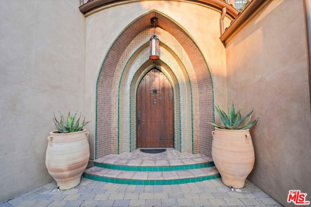 29549 Harvester Road, Malibu CA: https://media.crmls.org/mediaz/f1756dfe-4bd5-4acd-8bf1-6751471c26ed.jpg