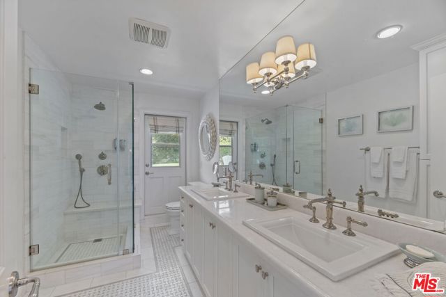 207 10th Street, Santa Monica CA: https://media.crmls.org/mediaz/f175be5a-004c-446d-a922-8b1631764589.jpg