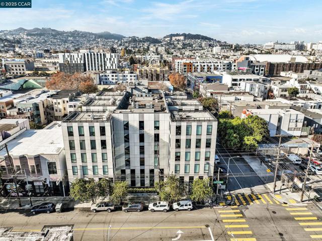 1515 15Th St, San Francisco CA: https://media.crmls.org/mediaz/f176a563-05d1-4fad-969c-80714bbff00a.jpg