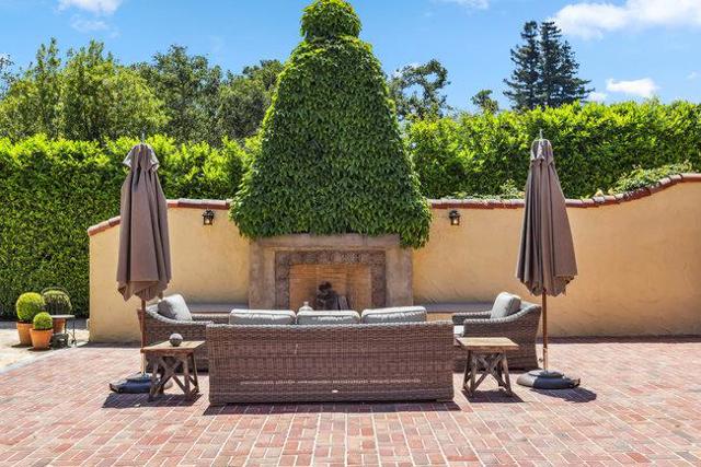 2307 Easton Drive, Burlingame CA: https://media.crmls.org/mediaz/f176cf34-080d-445c-bdf1-1445dec5a5bf.jpg