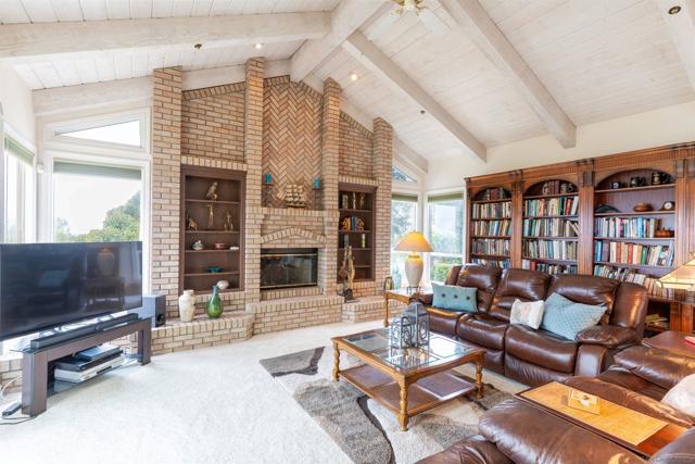 2377 Vern Drive, Fallbrook CA: https://media.crmls.org/mediaz/f176dc9c-4773-430d-b49e-fe28befe07f3.jpg