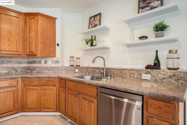 5235 Ramsdell Ct, Antioch CA: https://media.crmls.org/mediaz/f1773149-ac51-47ef-952d-3575af89b33a.jpg