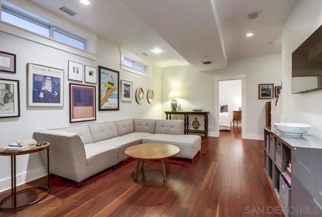 240 B Avenue, Coronado CA: https://media.crmls.org/mediaz/f1774a00-ea4d-4e6c-b15e-876c4b79ce44.jpg