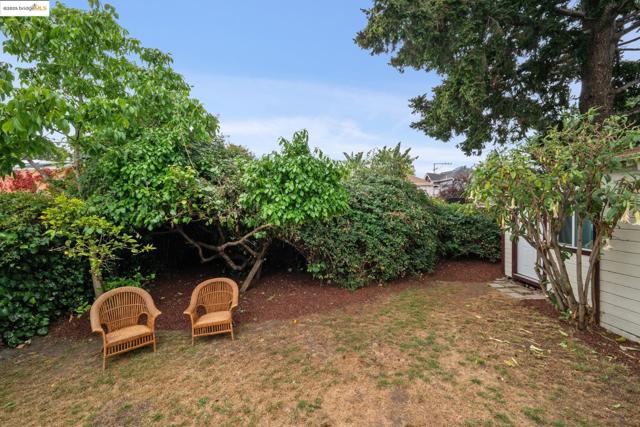 1193 64Th St, Oakland CA: https://media.crmls.org/mediaz/f1775422-7c90-4f80-9e08-a86c2ce59076.jpg