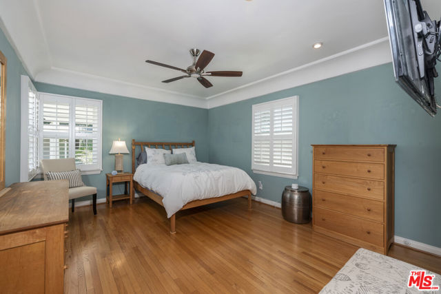 4316 Beeman Avenue, Studio City CA: https://media.crmls.org/mediaz/f177a840-445f-4c97-a1ea-d113c6bfe110.jpg