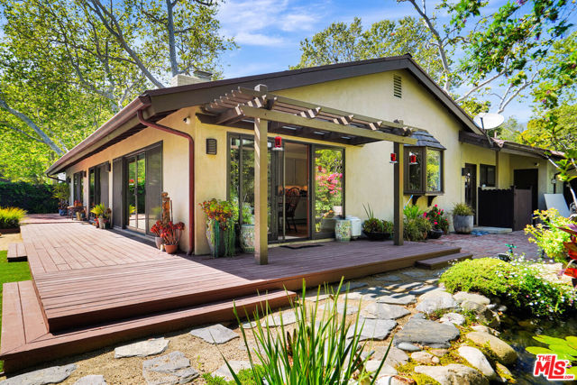 30612 Sicomoro Drive, Malibu CA: https://media.crmls.org/mediaz/f1782f79-e1dd-4e08-b9c6-db5843b803cb.jpg