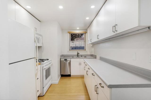 390 36th Avenue, Santa Cruz CA: https://media.crmls.org/mediaz/f1787c5b-be8c-48fa-94e7-bba798d6d821.jpg