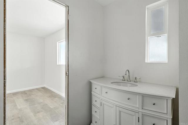 5001 W Florida Avenue, Hemet CA: https://media.crmls.org/mediaz/f178bc2e-b8c0-49bc-ba5e-4c78df5d5ad5.jpg