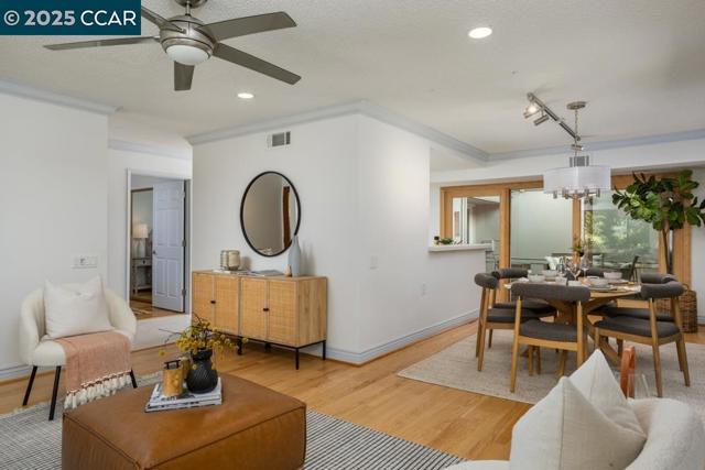 2432 Pine Knoll Dr, Walnut Creek CA: https://media.crmls.org/mediaz/f179b055-0c78-4eb6-8df7-88b146e02e75.jpg