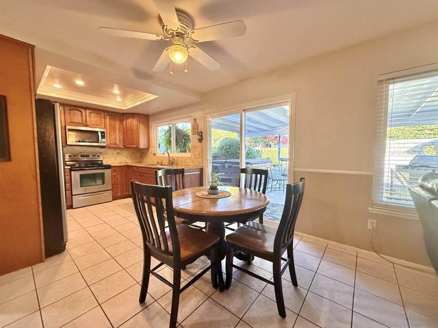 2049 Wind River Rd, El Cajon CA: https://media.crmls.org/mediaz/f179f2c7-eb67-4982-b94d-4aa92ff36e4c.jpg