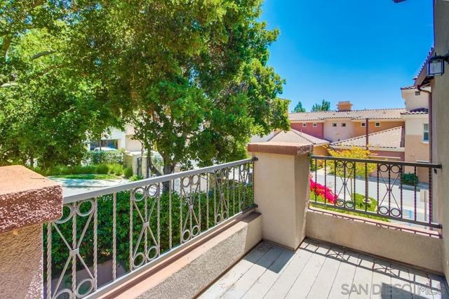 1184 Highbluff Ave, San Marcos CA: https://media.crmls.org/mediaz/f17a747a-6811-4a9e-811f-f8b37e671225.jpg