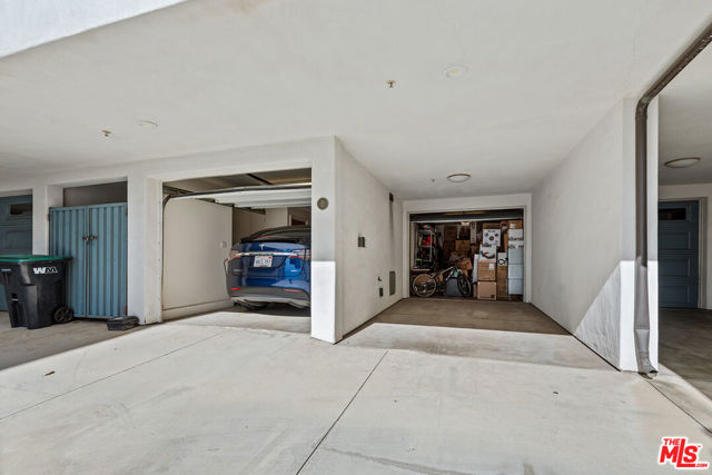 1619 Artesia Boulevard, Manhattan Beach CA: https://media.crmls.org/mediaz/f17abc88-c68b-43ad-a655-7650e8a462f5.jpg