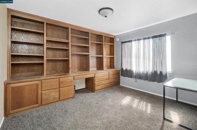 1974 Paradise Valley Ct, Tracy CA: https://media.crmls.org/mediaz/f17c2f4a-0ee5-46f3-96c8-9cf7dd653215.jpg