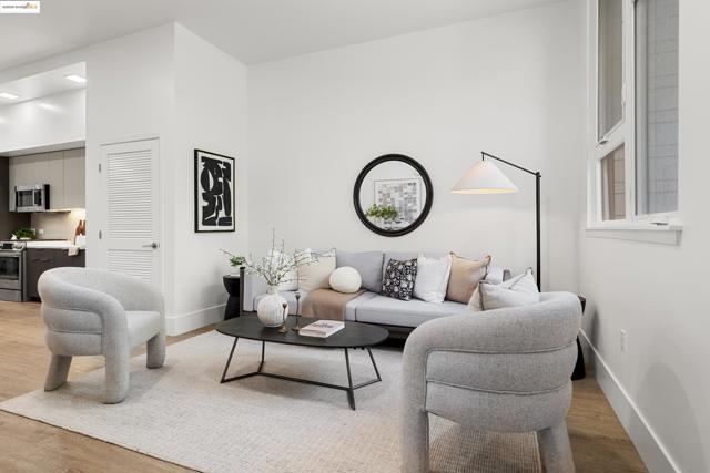 1545 32nd St, Oakland CA: https://media.crmls.org/mediaz/f17c3d75-270f-4f3b-8481-c6a88f2634ce.jpg