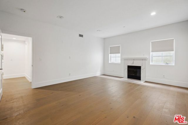 1861 Veteran Avenue, Los Angeles CA: https://media.crmls.org/mediaz/f17d2b6c-7bad-4331-bb1c-000f7b81d190.jpg