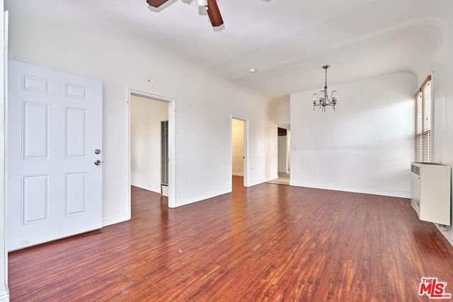 1147 S Mariposa Avenue, Los Angeles CA: https://media.crmls.org/mediaz/f17db486-49d2-4f04-ae78-fa0a0030424e.jpg