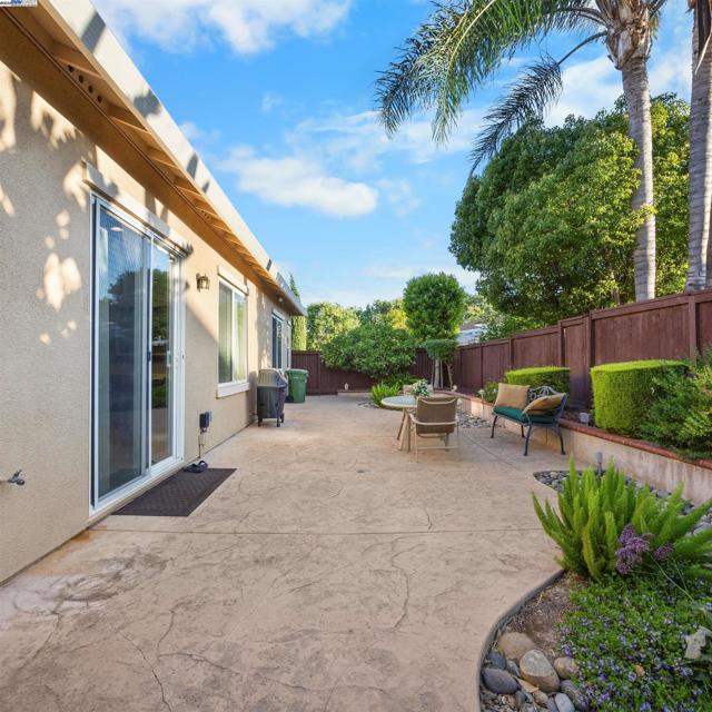 443 Collis St, Brentwood CA: https://media.crmls.org/mediaz/f17e1d08-a2bb-4090-9e81-b0f69f3f988d.jpg