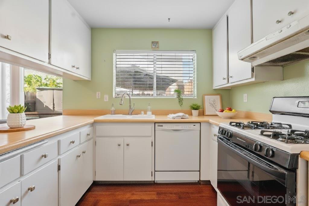 https://media.crmls.org/mediaz/f17e3299-f372-49ac-85f0-2e93d2a4f065.jpg?preset=X-Large
