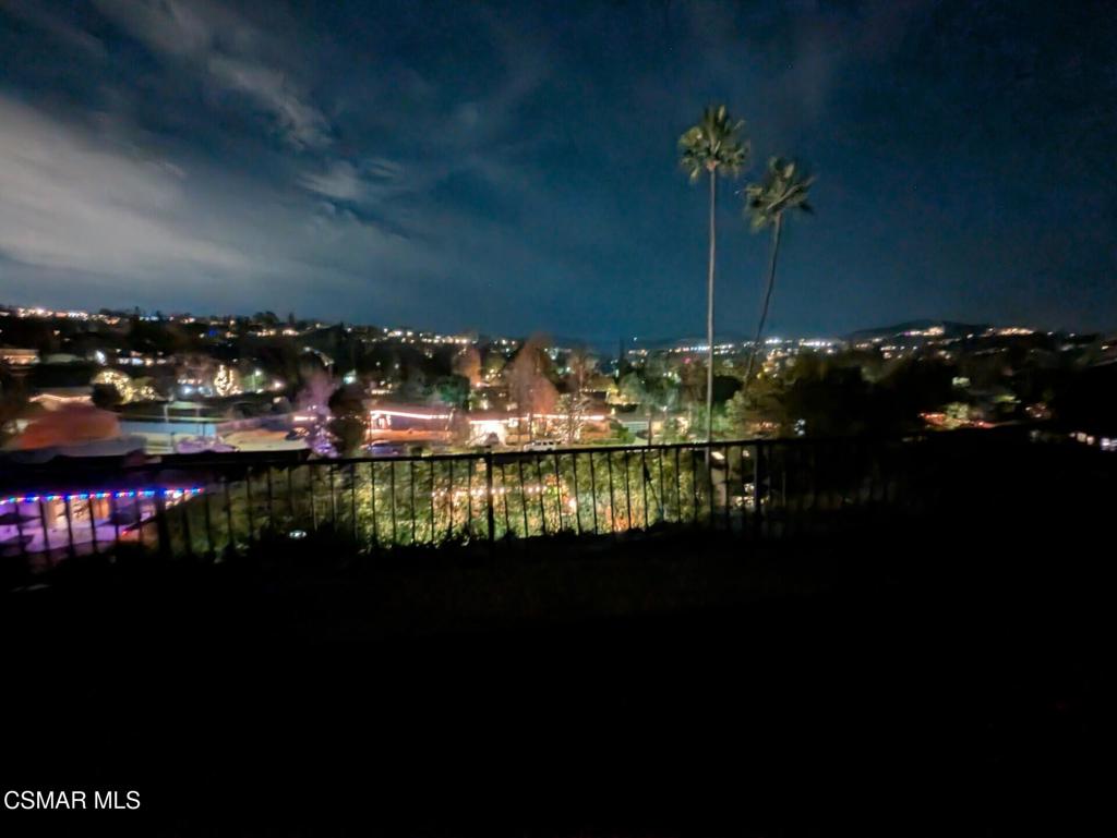 https://media.crmls.org/mediaz/f17e7c84-27b8-47d4-949c-84d8c997553c.jpg?preset=X-Large