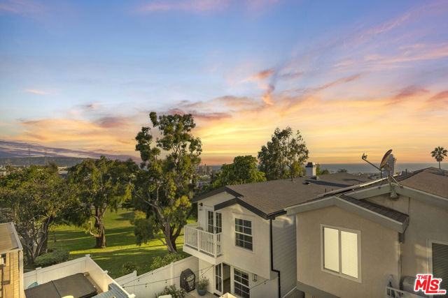 441 HOLLOWELL Avenue, Hermosa Beach, California 90254, 4 Bedrooms Bedrooms, ,2 BathroomsBathrooms,Residential,Sold,HOLLOWELL,22165653