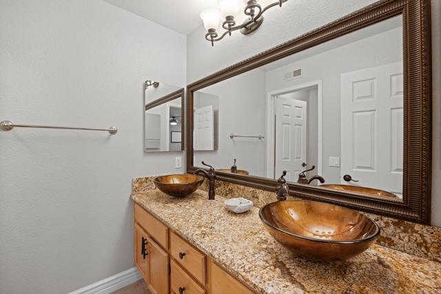 Image 20 of 47 For 13615 Braeswood