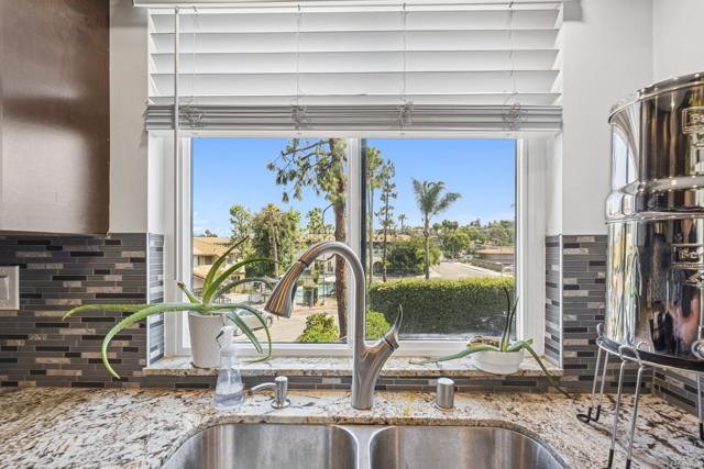 955 Postal Way, Vista CA: https://media.crmls.org/mediaz/f17ef947-5d36-4065-9734-6d5e7ba15941.jpg
