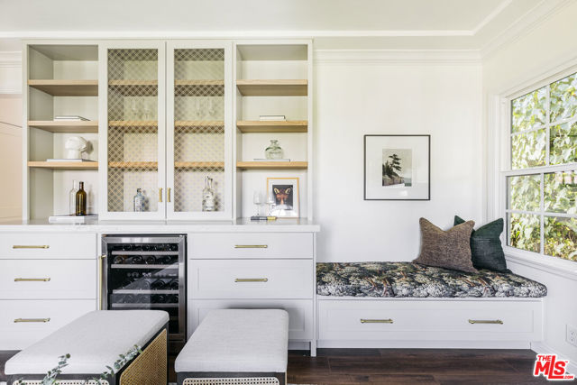 12436 Kling Street photo 4