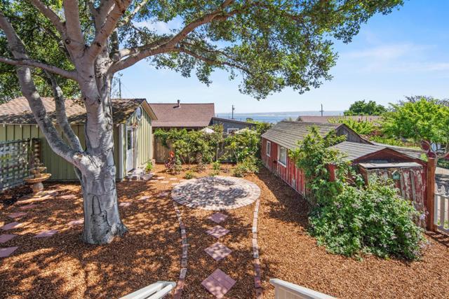 519 Dickman Avenue, Monterey CA: https://media.crmls.org/mediaz/f17fb0d9-783b-44fa-99d4-1e0ce6c9bb31.jpg