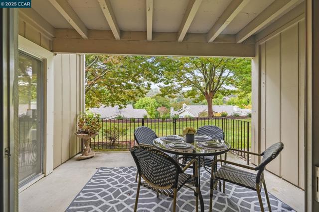 975 Terra California Dr, Walnut Creek CA: https://media.crmls.org/mediaz/f17fcc7e-b4e6-4d04-80c6-b8c58036bba9.jpg