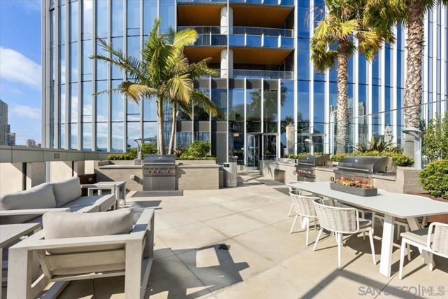 888 W E Street, San Diego CA: https://media.crmls.org/mediaz/f18028ce-f1ca-47e6-a357-11aee7f4643a.jpg