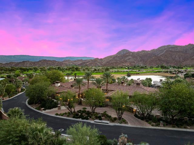 49925 Canyon View Drive, Palm Desert CA: https://media.crmls.org/mediaz/f1802c20-5874-45d6-84bc-269048064de3.jpg