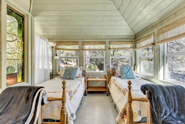 25585 Alderwood St Street, Idyllwild CA: https://media.crmls.org/mediaz/f1805784-9c7d-4cbd-a8bc-1312e7a0e550.jpg