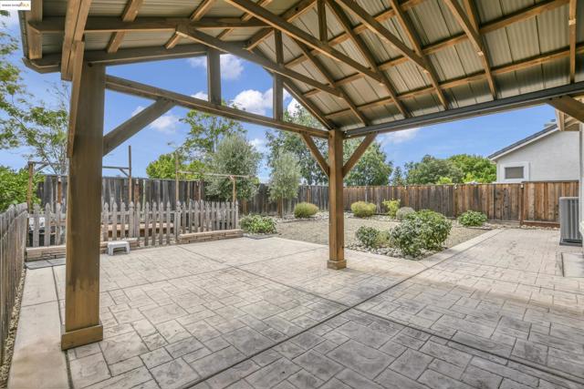 1212 landover, Brentwood CA: https://media.crmls.org/mediaz/f1805a41-c7f1-449f-a0ab-65f0f6d859fd.jpg